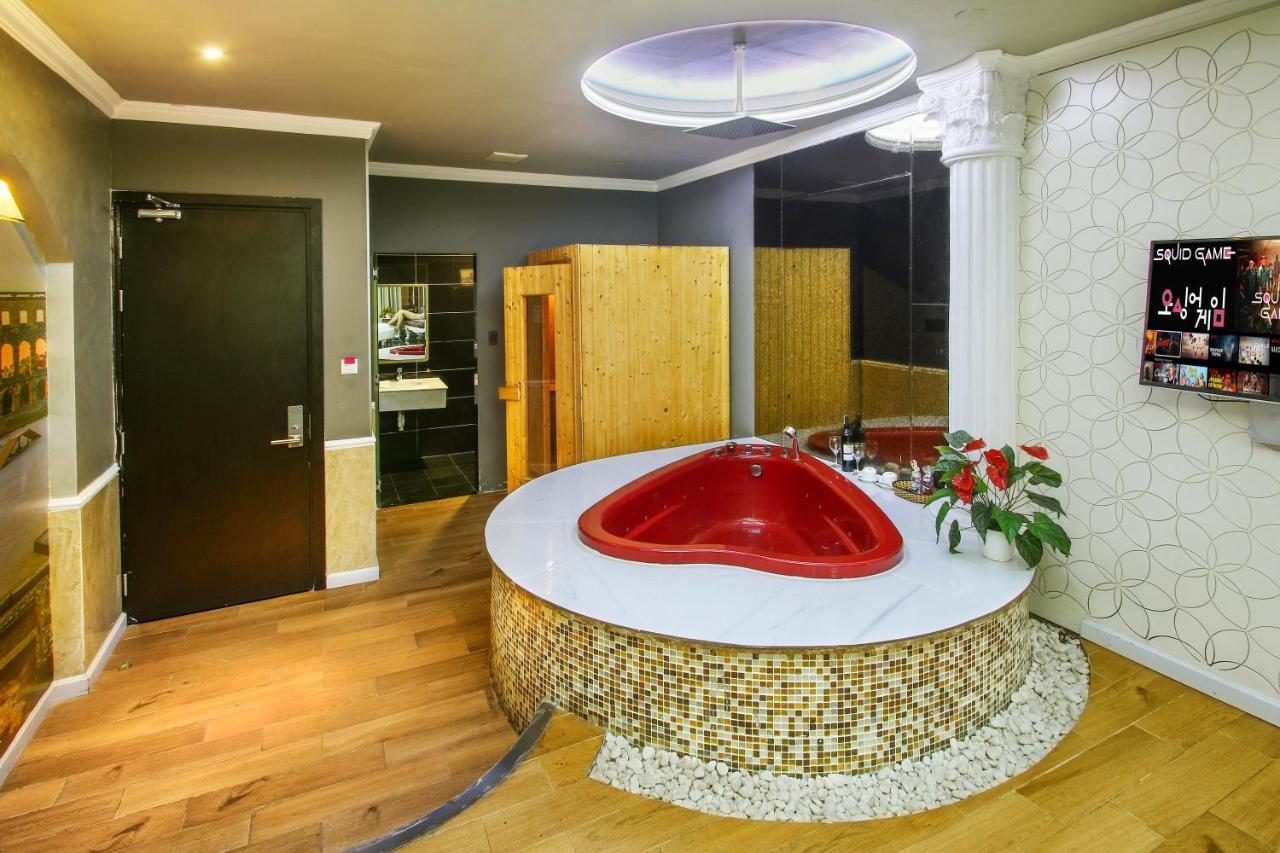 Bonita Tht (Adults Only) Hotel Ho Chi Minh-stad Buitenkant foto